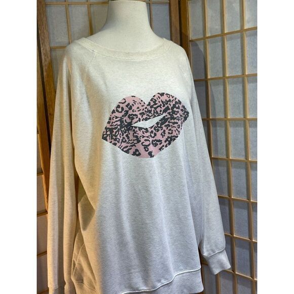 WildFox Lg Lipstick Fleece  - Picture 8 of 14